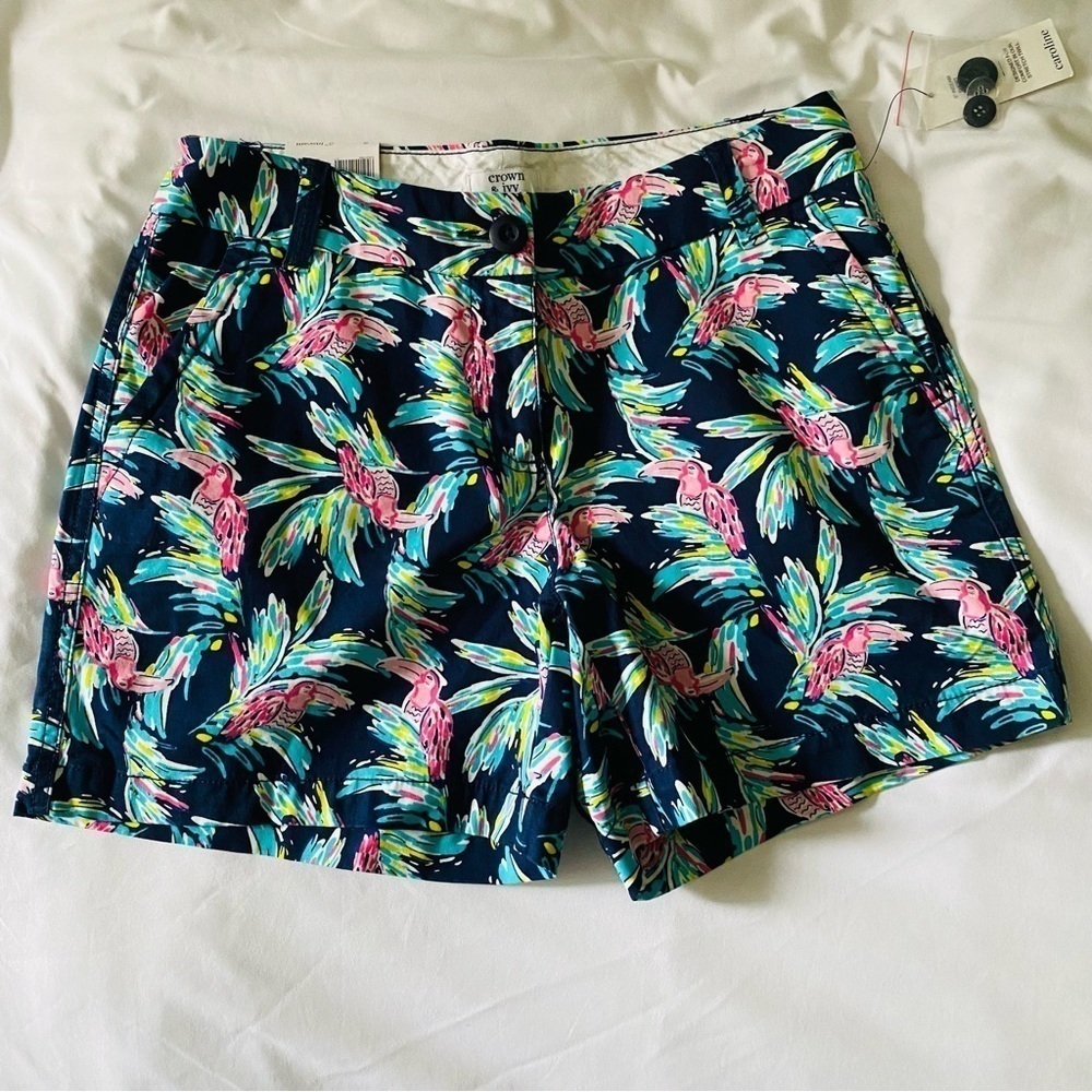 NWT Crown & Ivy Shorts Caroline Toucan Tropical Pink Navy Size 2 - Picture 2 of 6